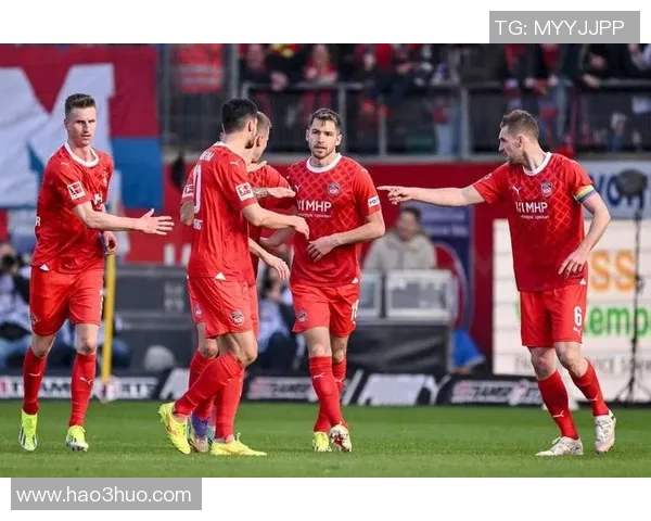 霍芬海姆主场迎战克隆球队全力争胜展现实力与决心