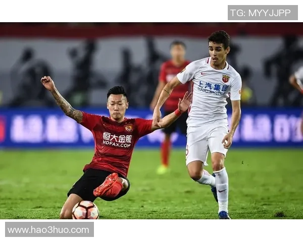 恒大与浦和激战正酣比分揭晓引发球迷热议